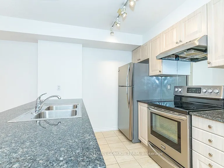 801 Bay St #611 — Photo 8