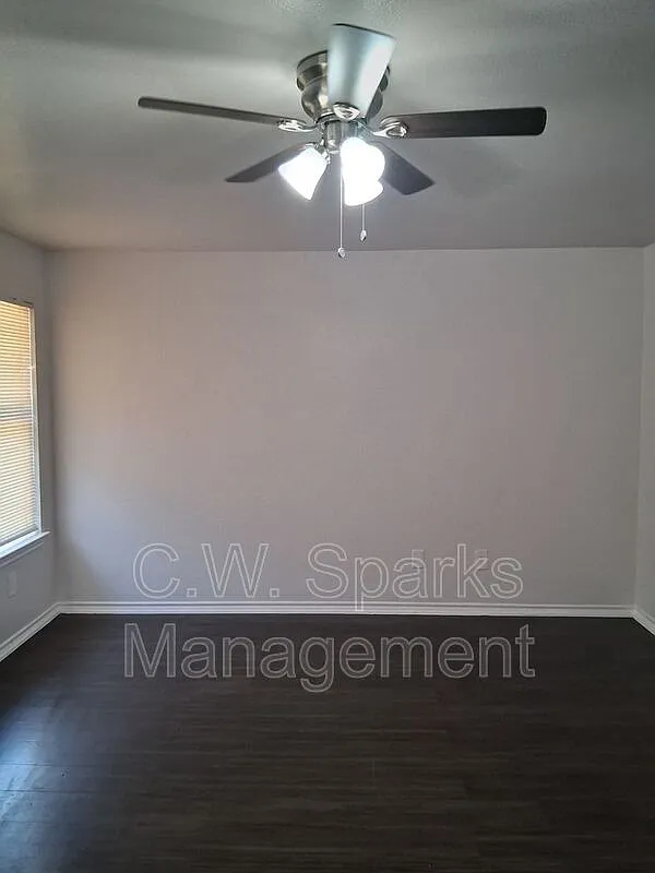 3 bed, 2.0 bath, 1338 sqft, $1,600 — Photo 2