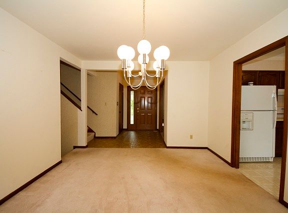 5th image of 19 Greenbriar Ct