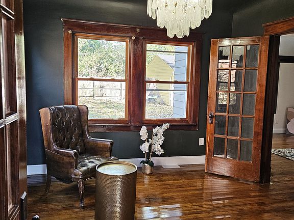 Beautiful mood room can be used as a study or an office