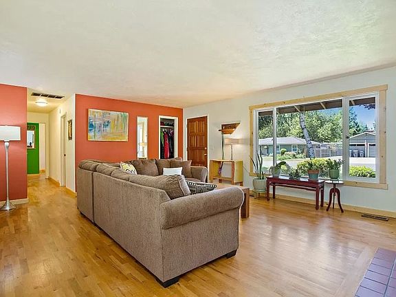 3rd image of 341 Havana Ave