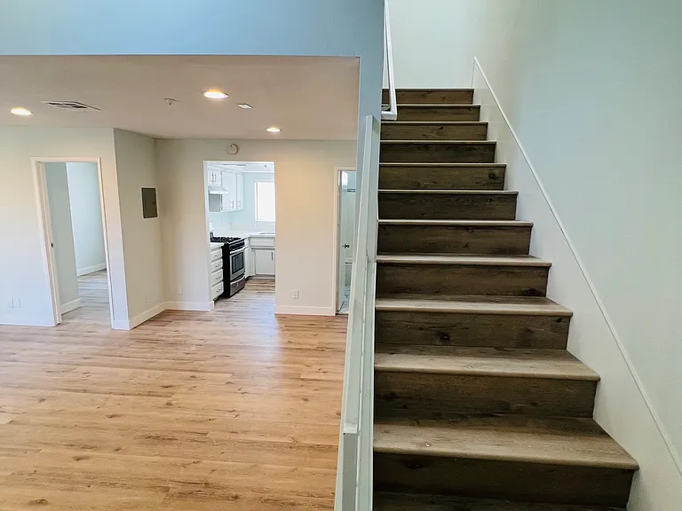 327 La France Ave #E — Photo 13