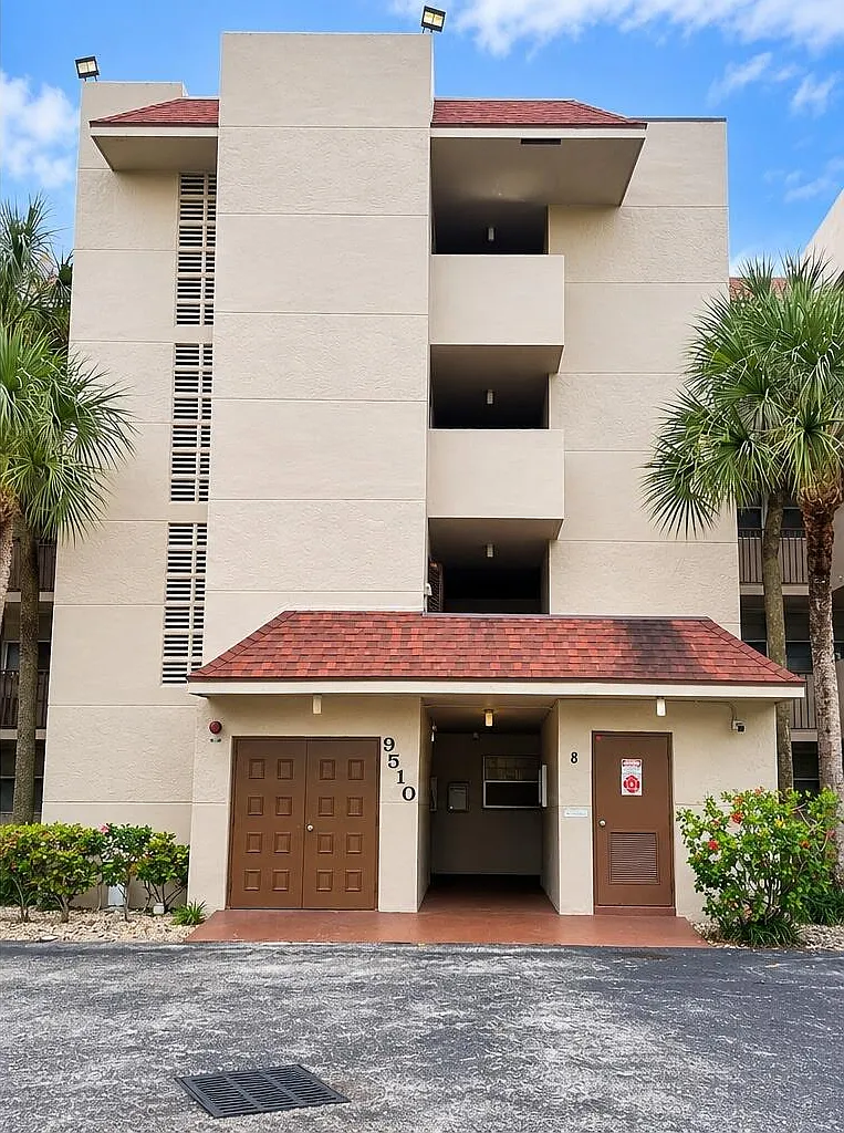 2 bed, 2.0 bath, 976 sqft, $2,300 — Photo 2