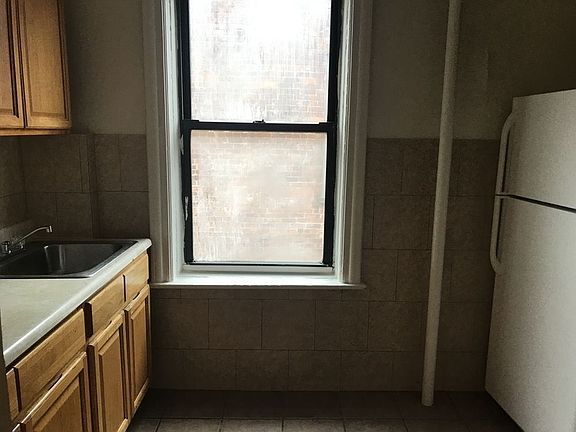 4th image of 2436 41st St APT 12