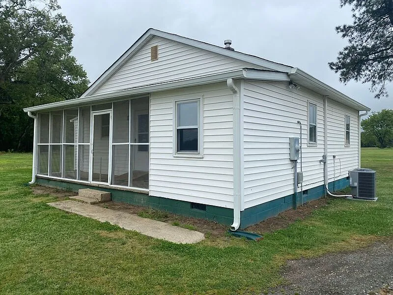 2 bed, 1.0 bath, 896 sqft, $1,400 — Photo 3