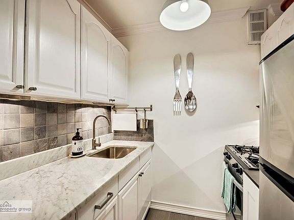 5th image of 70 Park Ter E APT 1H