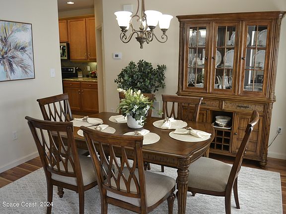 4th image of 2440 Village Ln