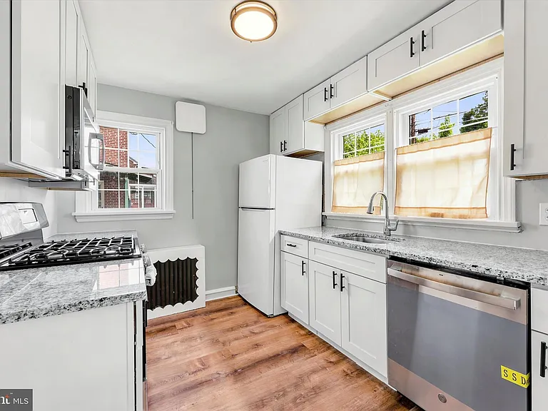 203 Commonwealth Ave — Photo 9