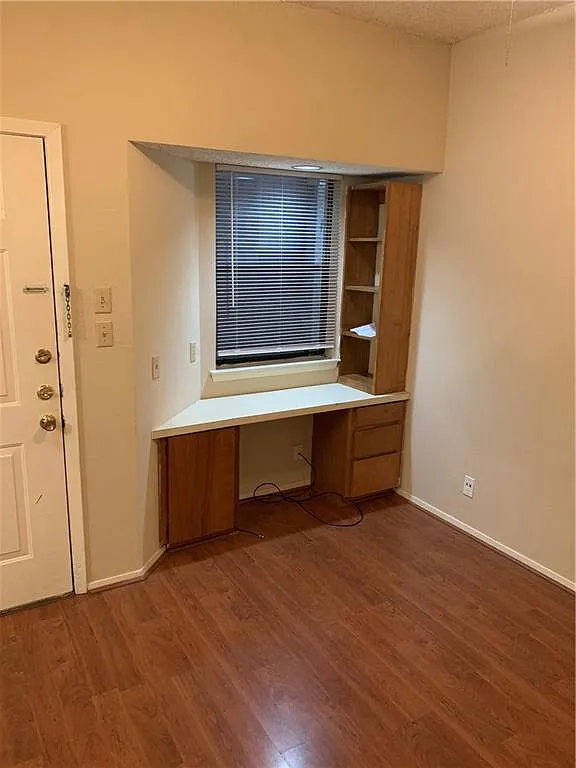 1 bed, 1.0 bath, 399 sqft, $950 — Photo 2