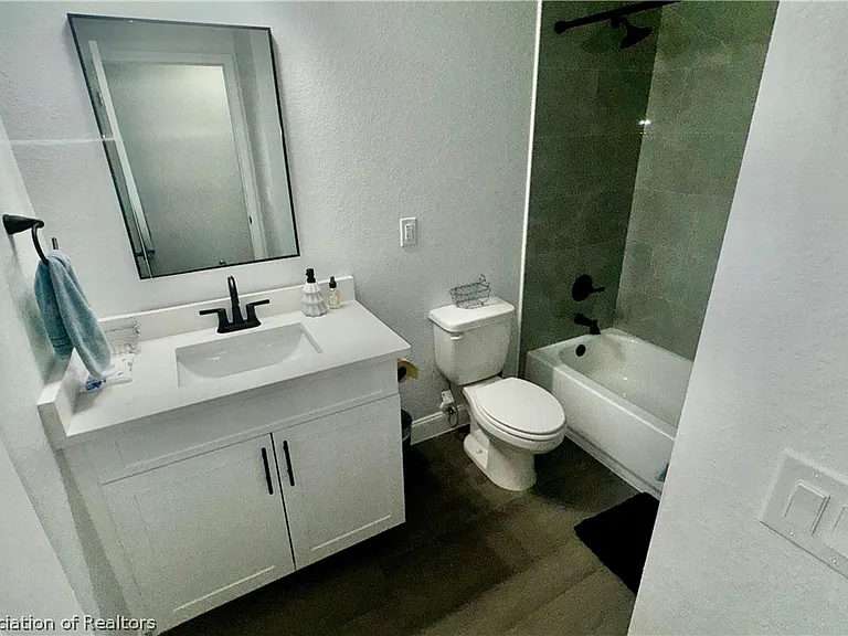 7000 Schumacher Rd — Photo 17
