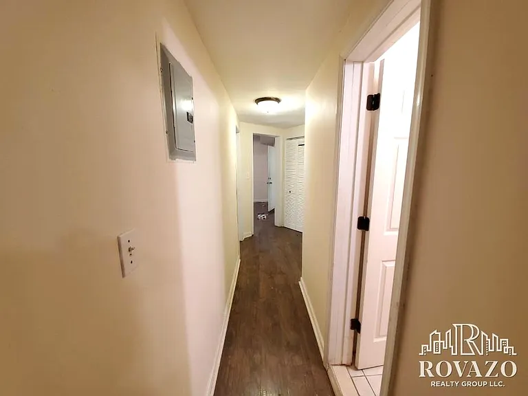448-449 Avon Ave #2A — Photo 9