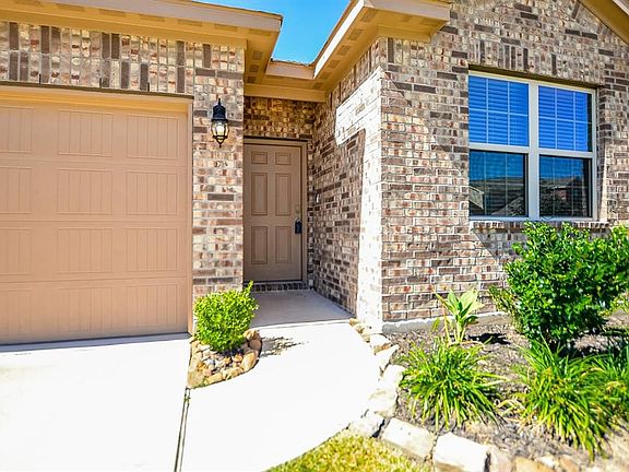 3rd image of 6027 Yesenia St