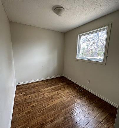 4th image of 104 Nagel Cres #1