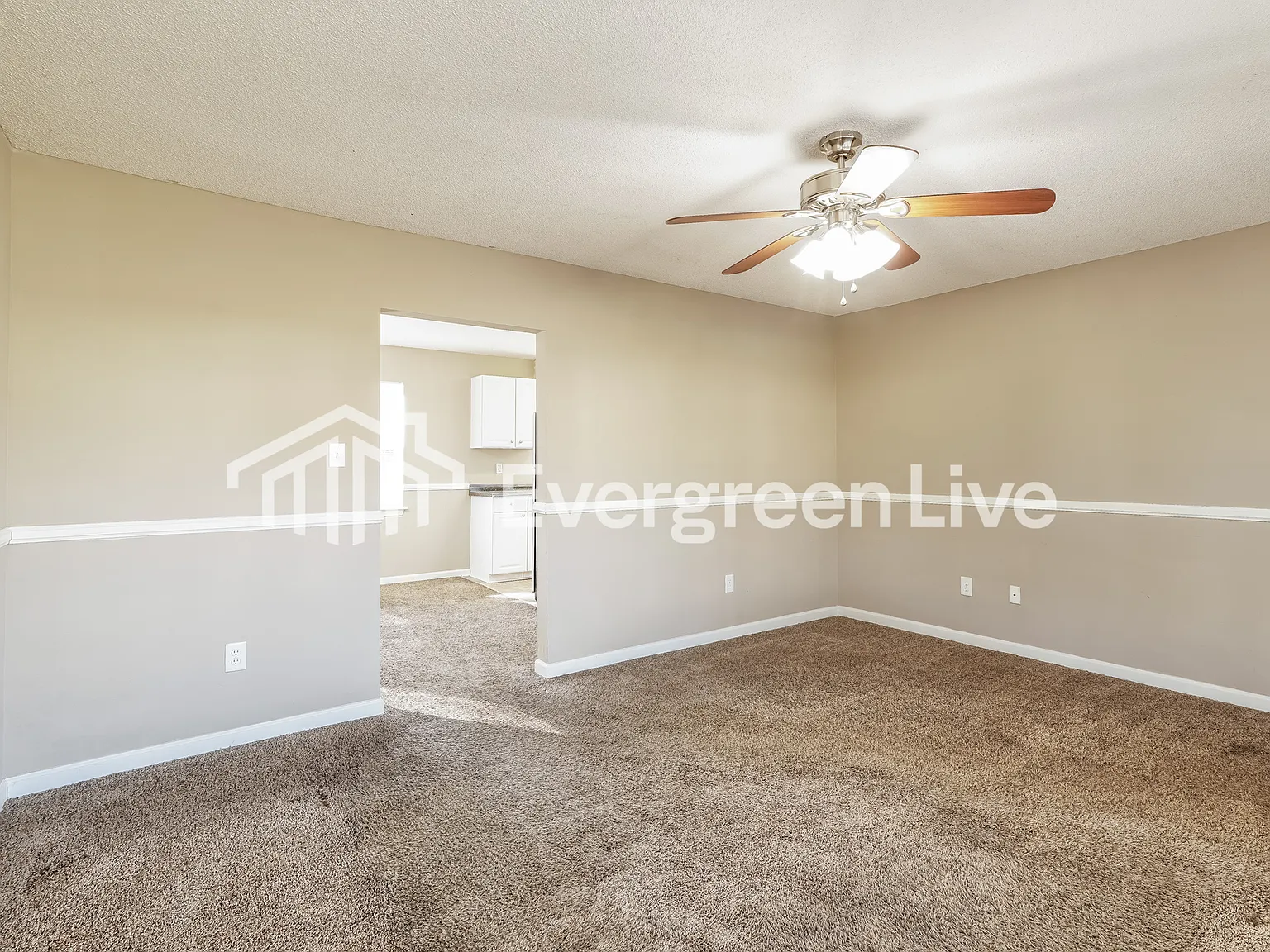 4 bed, 2.0 bath, 1372 sqft, $1,345 — Photo 3
