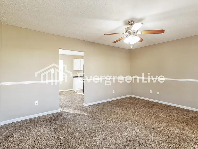 1151 Weston St — Photo 3