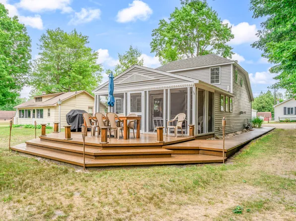 8786 E Lake Dr, Hesperia, MI 49421