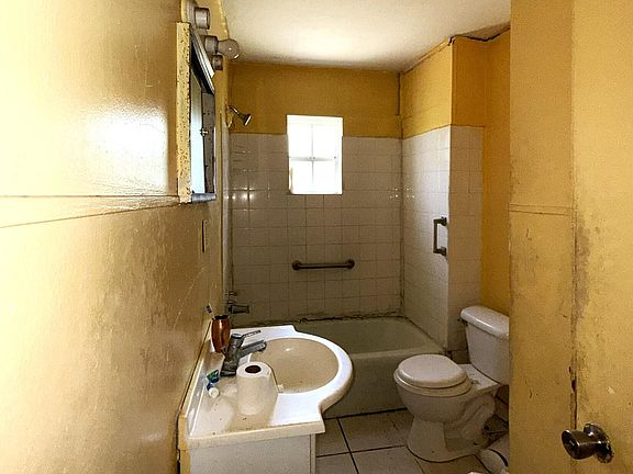 4th image of 4220 Devoe Ave