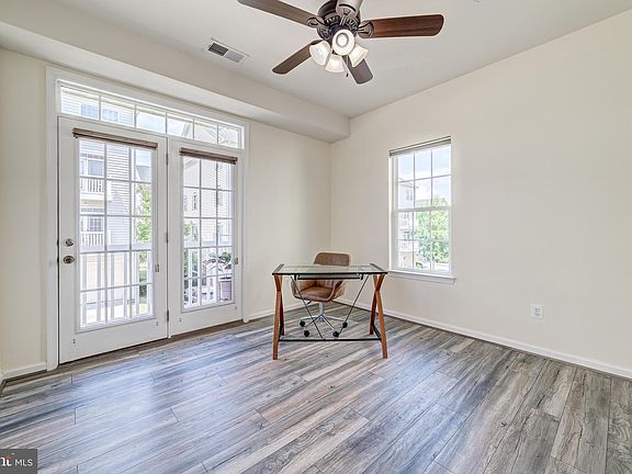 4th image of 15294 Regents Park Dr