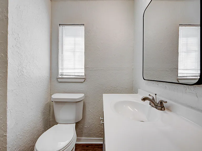 204 S Stewart Ave — Photo 24
