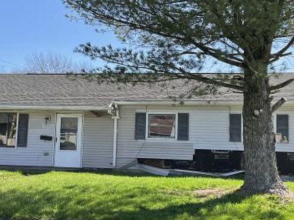 3rd image of 2322 Willowrow Ave NE