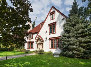 13 North Dr, Great Neck, NY 11021