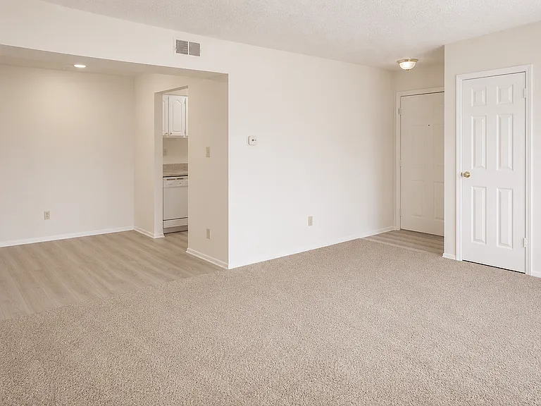 Waterstone Place Apartments — Photo 4