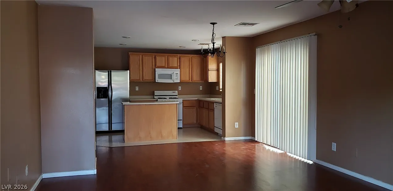 2 bed, 1.5 bath, 1266 sqft, $1,600 — Photo 2