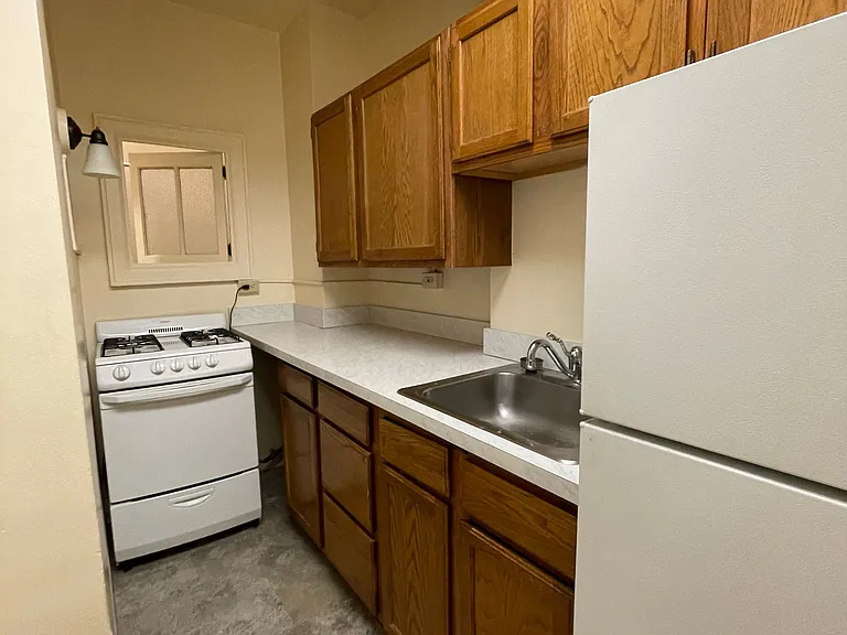 Chateau Apartments — Photo 23