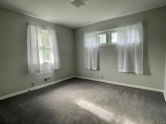 5th image of 940 Edgehill Ave