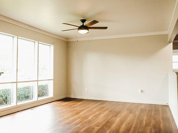 5th image of 926 E Gardenia Ave