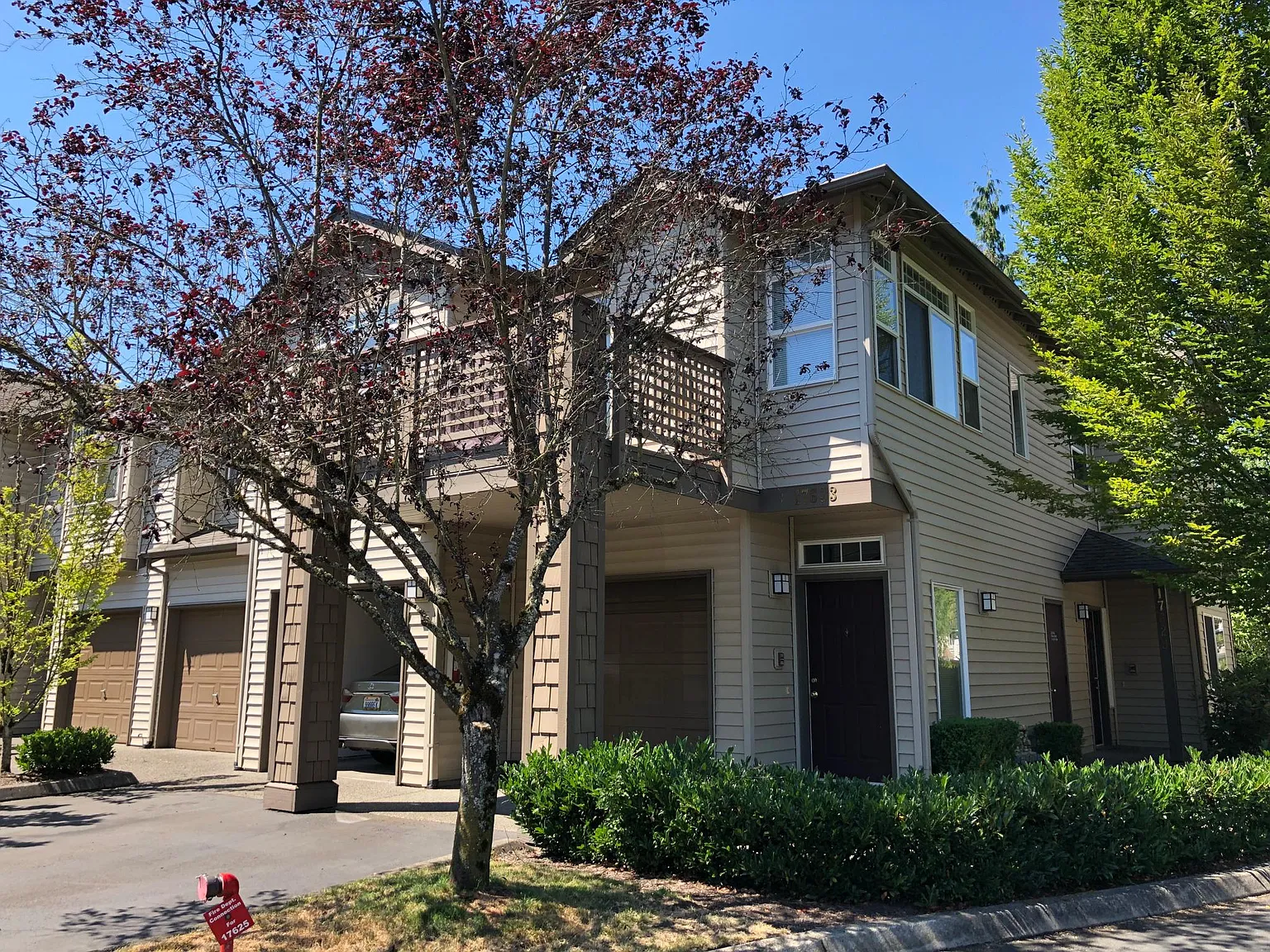 2 bed, 1072 sqft, $2,400 — Photo 1
