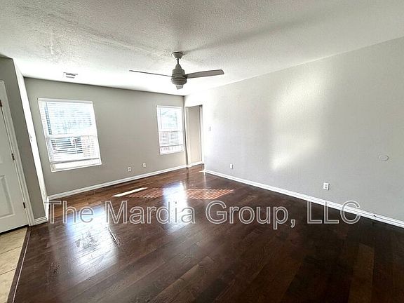 4th image of 2347 Bloomfield Dr