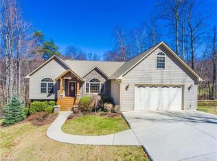 565 Sweetwater Dr, Canton, NC 28716