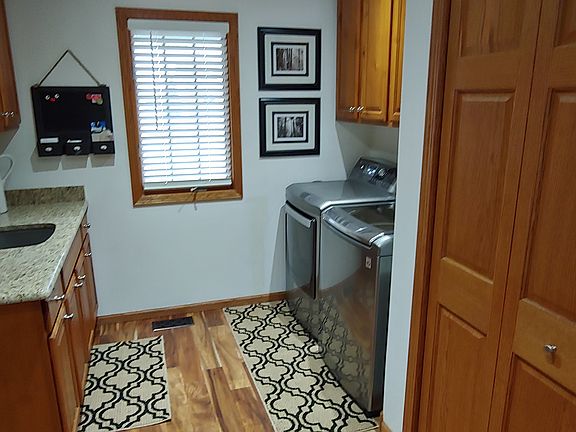 4th image of 702 E Briarwood Ln