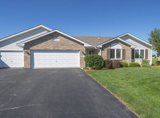 387 Red Fox Dr, Davis Junction, IL 61020