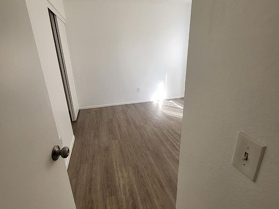 4th image of 3125 N Golden Ave #11