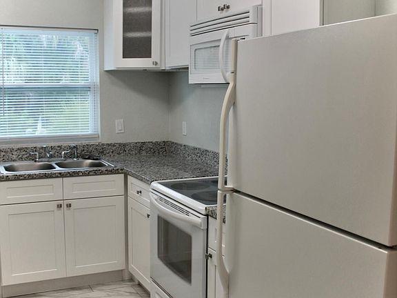 2nd image of 1781 Royalview Dr #B
