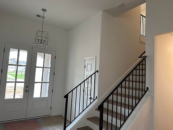 2nd image of 120 Laurel Wood Ln
