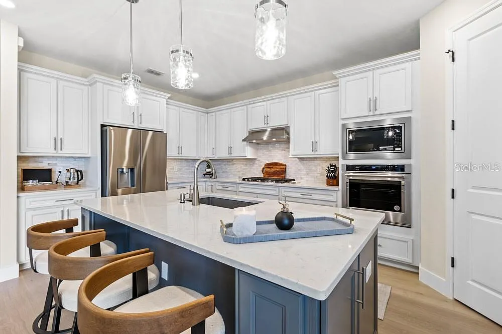 3 bed, 3.0 bath, 2707 sqft, $3,100 — Photo 4