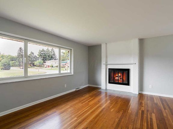 4th image of 1080 Brentford Dr