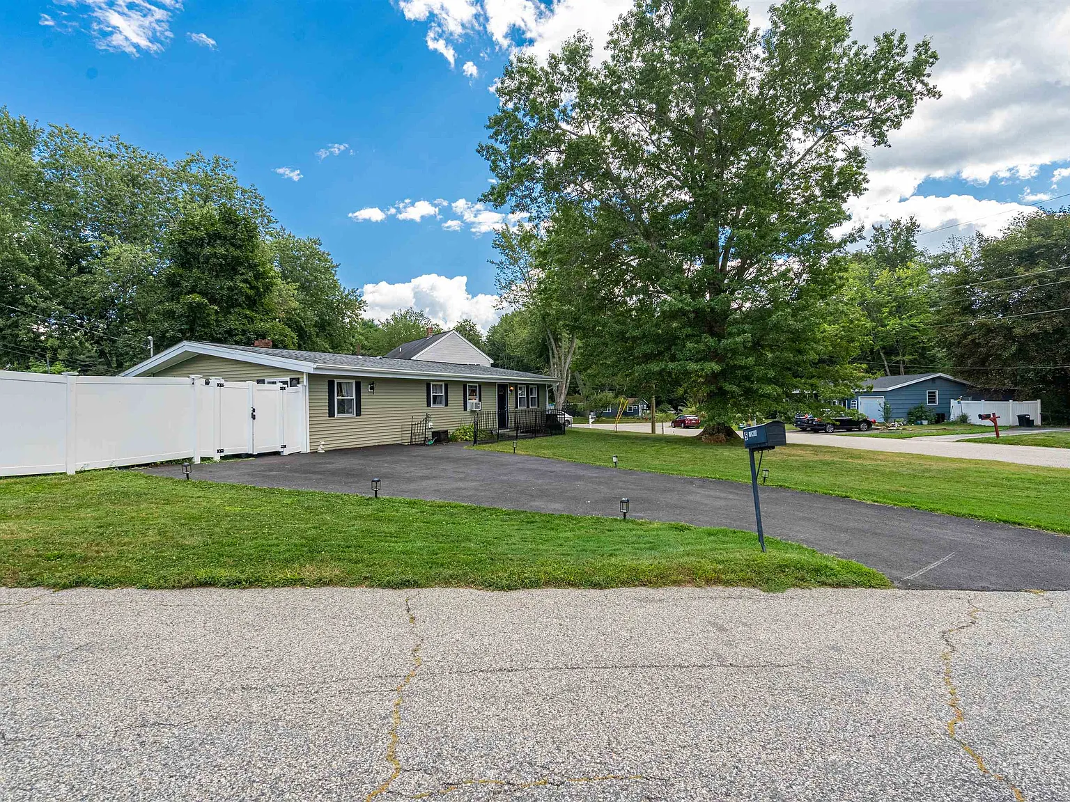 4 bed, 1.5 bath, 1304 sqft, $3,000 — Photo 3