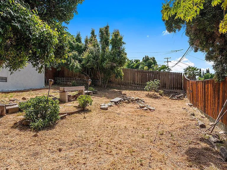 7170 Hybeth Dr — Photo 40