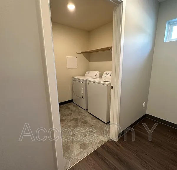 2340 Y St #8 — Photo 6