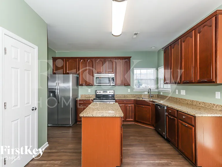 5911 Parkstone Dr — Photo 7
