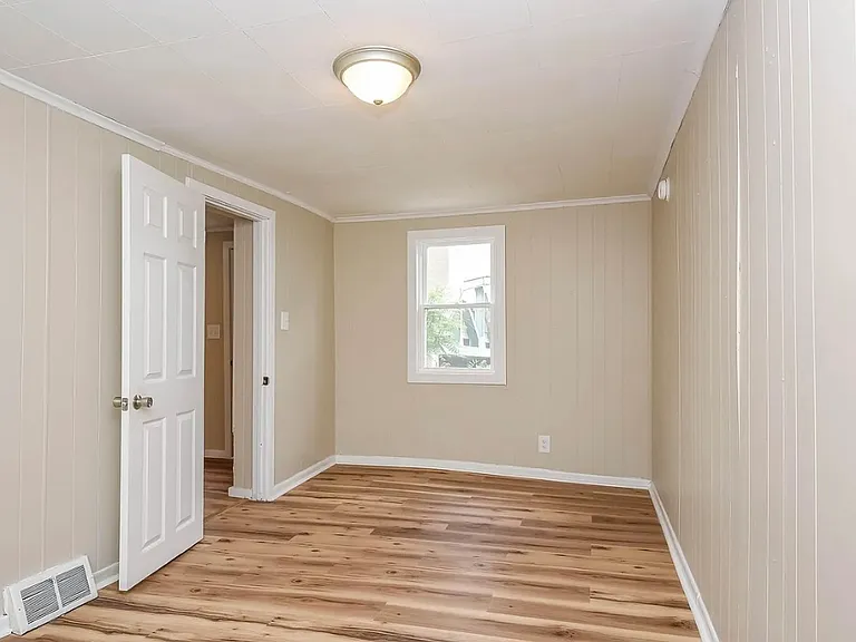 451 Moss St #1 — Photo 5