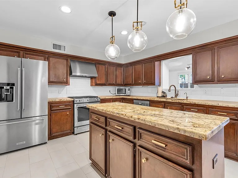 1127 Barkston Dr — Photo 16