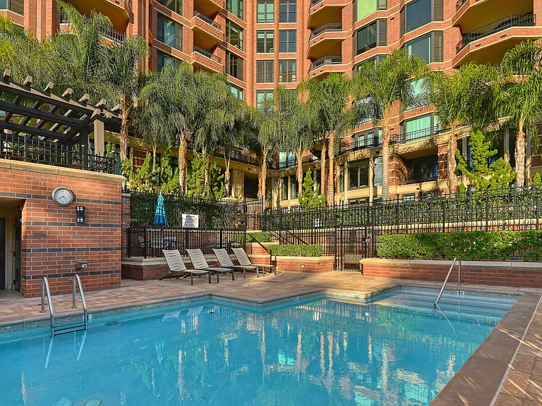 500 W Harbor Dr #1020 — Photo 31