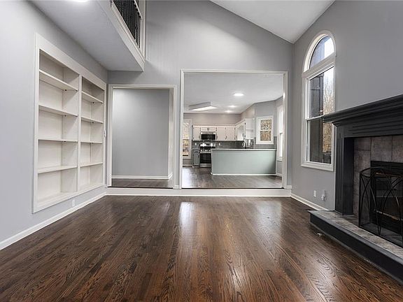 5th image of 3529 N Wabash Ave