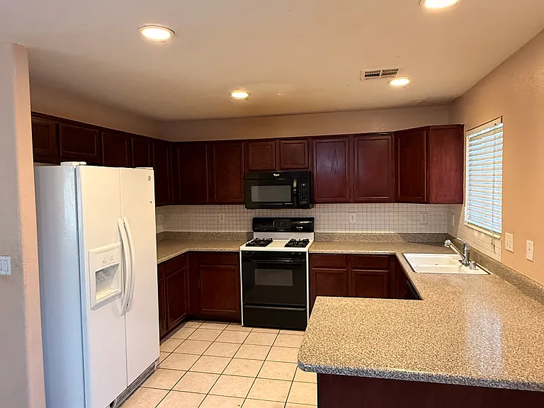 6101 Riflecrest Ave — Photo 1