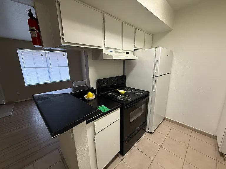 Villa Nueva Apartments — Photo 16